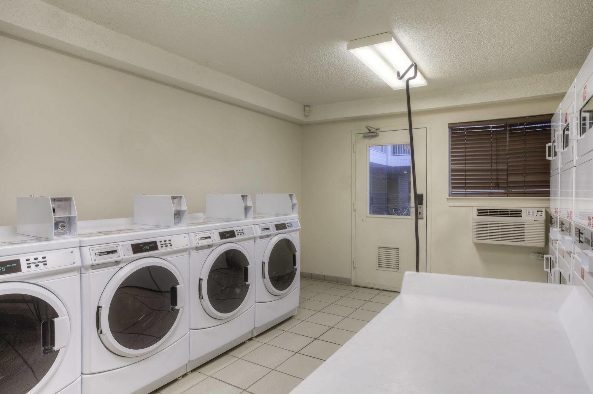 Intown Suites Extended Stay Atlanta Ga - ดุลูท ภายนอก รูปภาพ